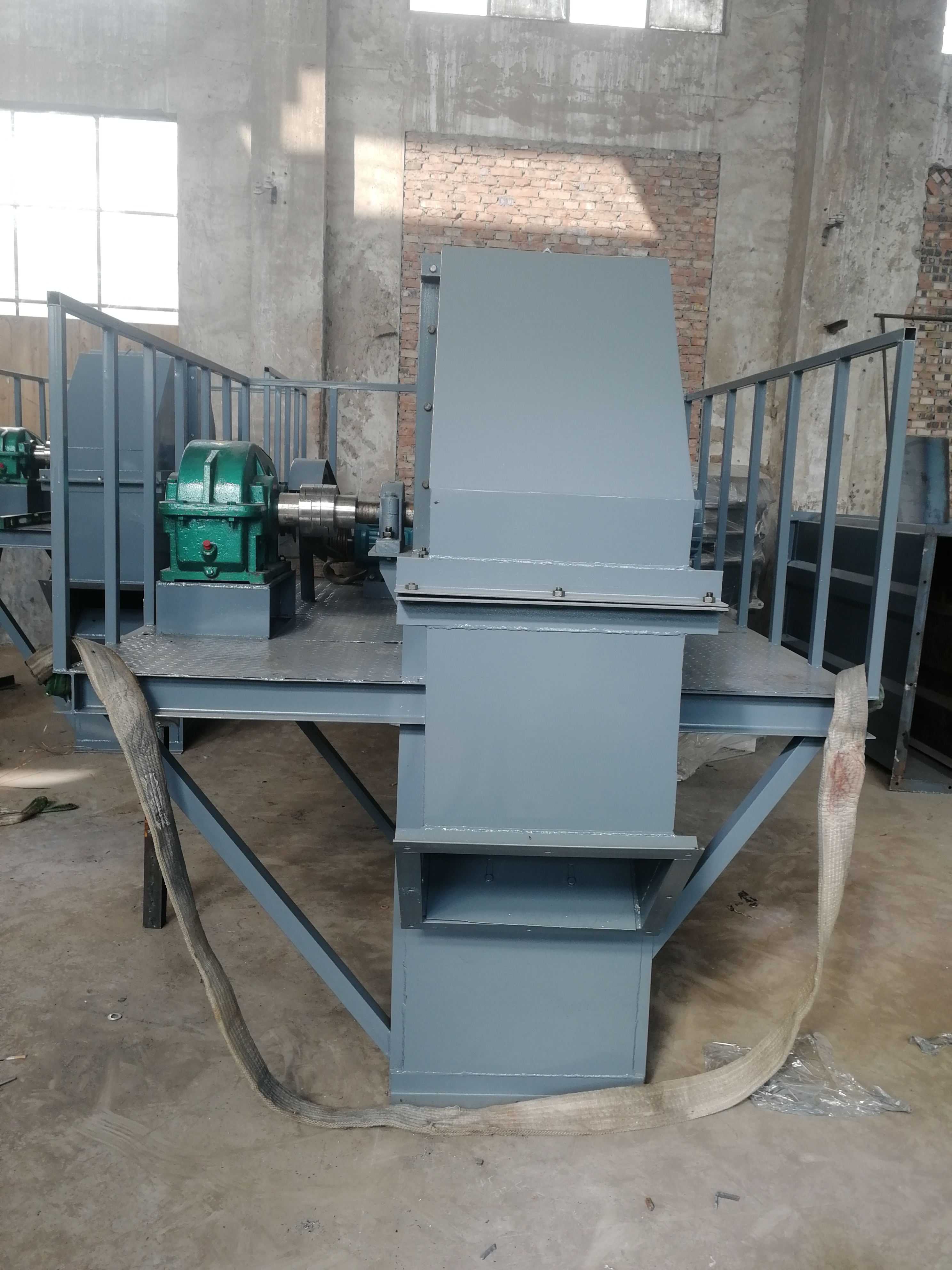 環(huán)鏈斗提機-高強度TH型斗式提升機廠家特點介紹 (環(huán)鏈式斗提機結構圖)